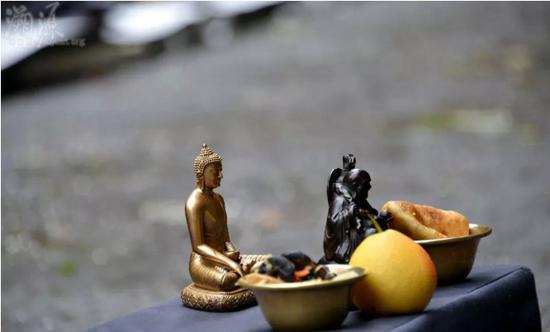 剩饭剩菜等可以供佛吗？