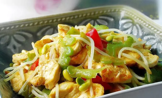 素食养生:苦瓜豆腐(图片来源:灵隐寺)