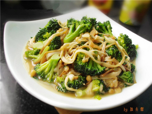 金针菇炒西兰花(图:缘豆儿)