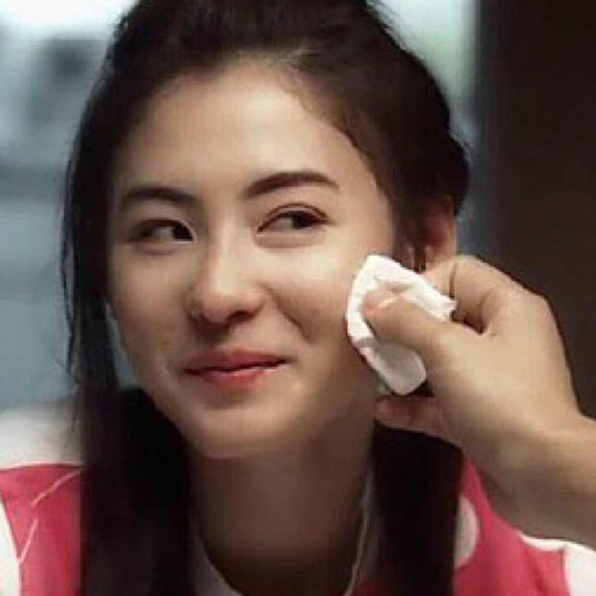 张柏芝三胎出生,绯闻男友现身回应,真的是65岁