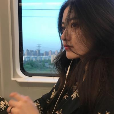 搞笑段子:你怎么不请坐在对面的人抽烟呢? 因