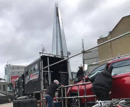 奇异博士的兰博基尼撞了换啥车，卷福在英国为名爵拍摄广告