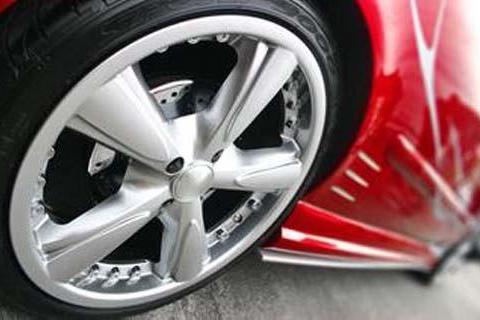 这4种驾驶习惯最伤车胎，第一种大多发生在新手司机上