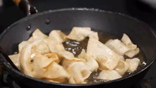 馄饨皮不止能包馄饨,教你新做法,小零食解决啦!