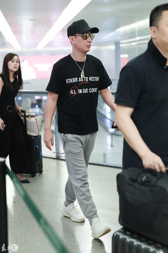 王思聪独自现身机场,巴黎时装穿出淘宝同款的味道