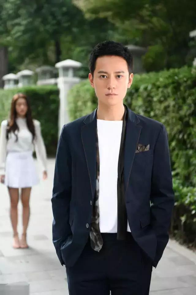 秦俊杰看杨紫的眼神图片