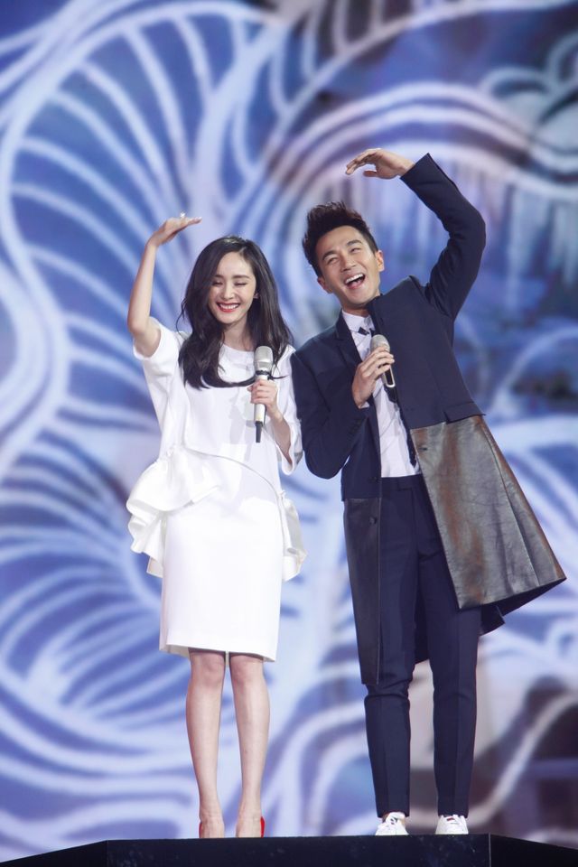 刘恺威接小糯米放学被拍,无心回应杨幂来看孩