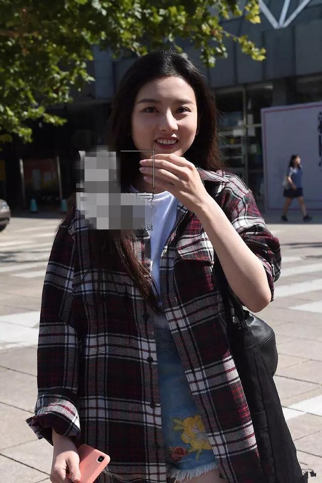 网友偶遇宋祖儿，比发胖更意外的是她的真实身高！镜头真会骗人