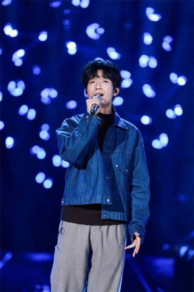 2019快乐男声经济人_张杰助阵快男成都唱区 献 微笑 为玉树祈福(3)