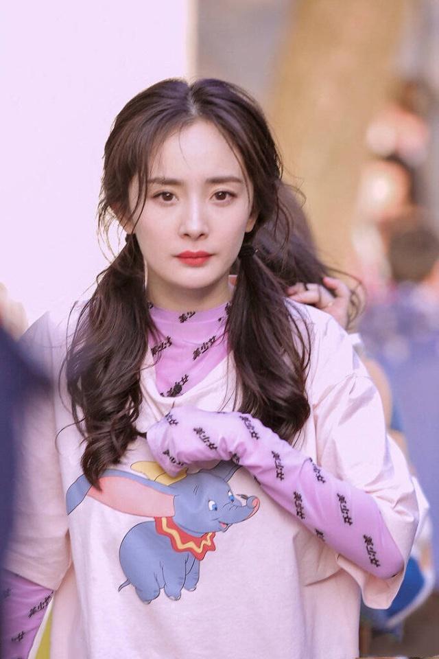 女星双马尾造型太减龄 lisa如芭比jennie像人工智能