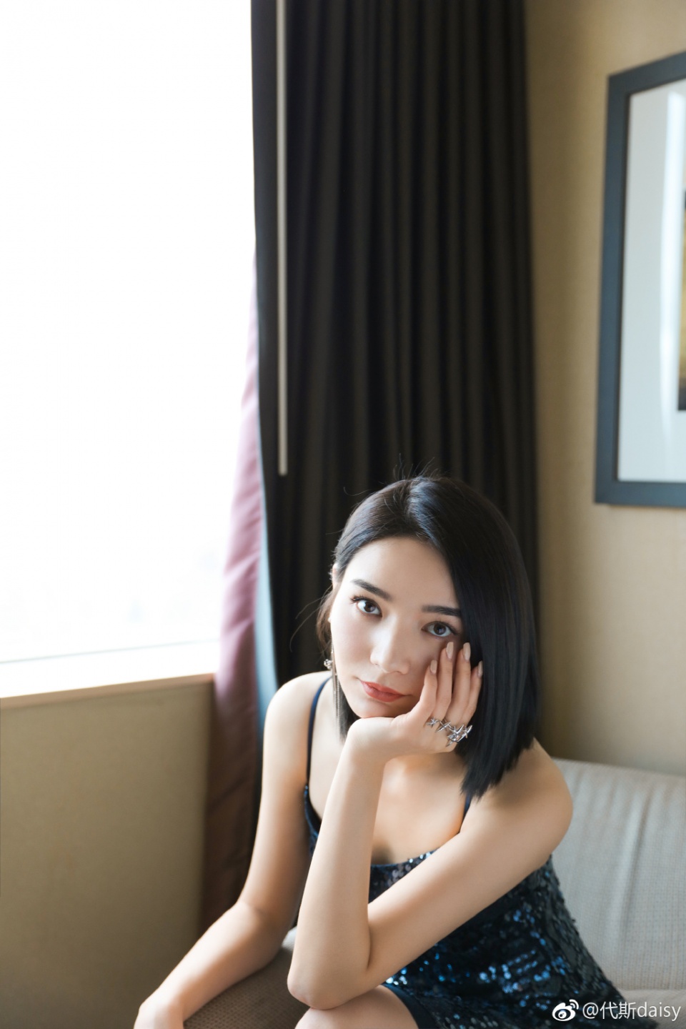 盘点杨幂旗下美人：有新疆小花颜值不输迪丽热巴，腿长不输李溪芮