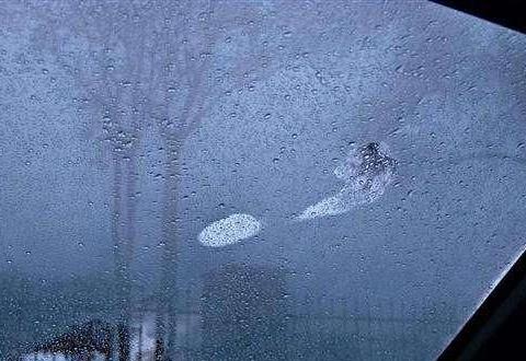 开了10年的车才知道，汽车上有一键除雾按键