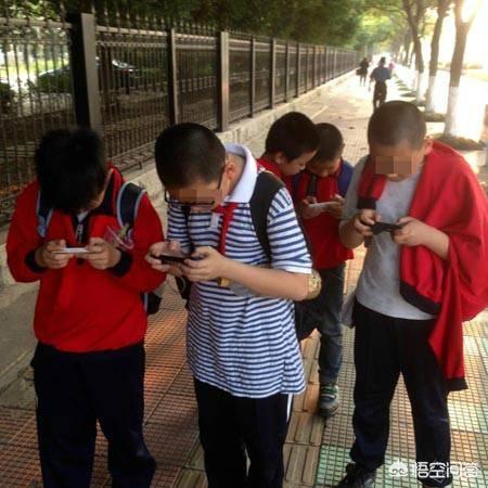 农村孩子正在大批被手机游戏废掉?这背后更多