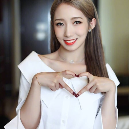 孟美岐回宇宙奼女作风大变,紫红色头发变身