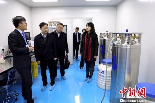 中国侨联副主席统统胜率调研组来到中航(宁夏)生物株式会社调研。 李佩珊 摄