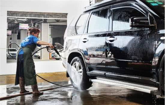 洗车别光洗车皮，这4个地方才是最“脏”的，9成车主不知道