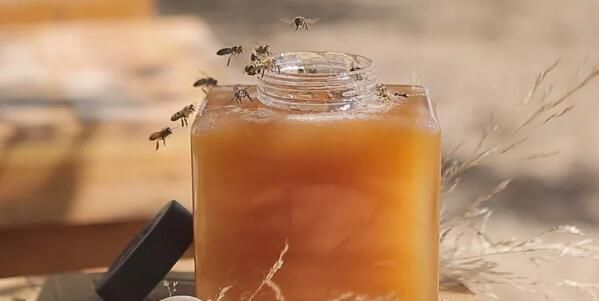 哪种颜色的蜂蜜好？蜂蜜颜色深浅哪种好？