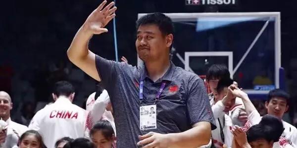 日本男足为何要学习中国男篮?球迷本该自豪,想