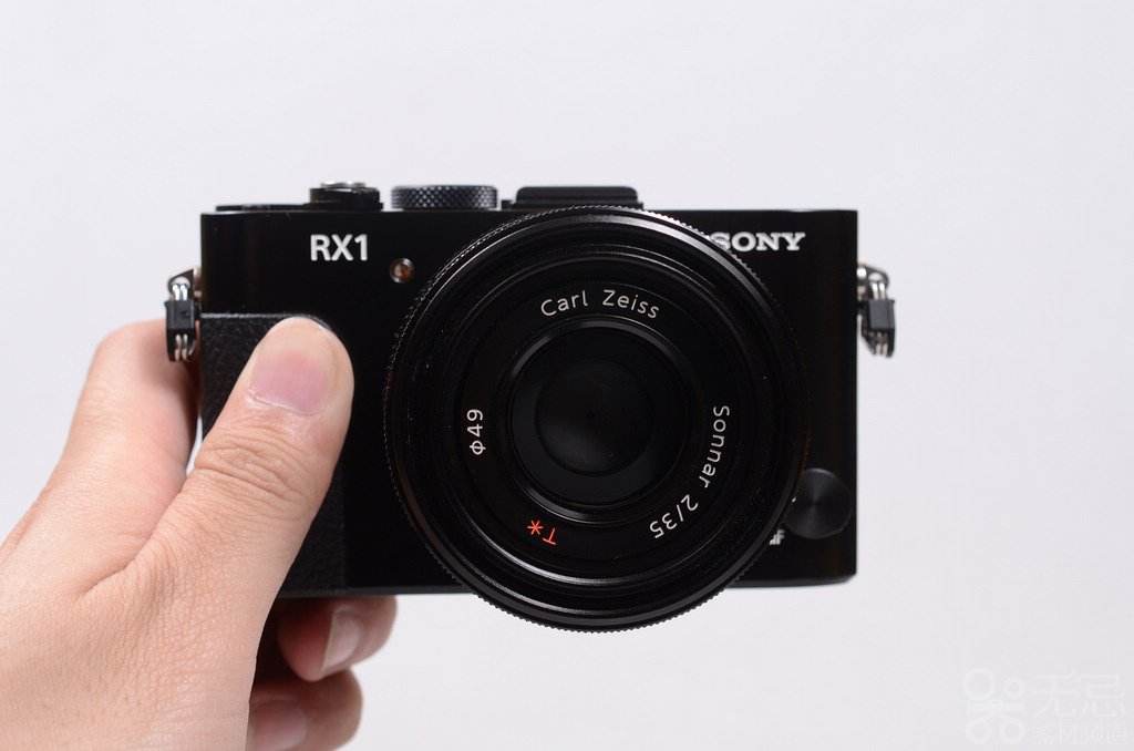 索尼黑卡RX100 V和佳能G7X MarkII哪款性价比