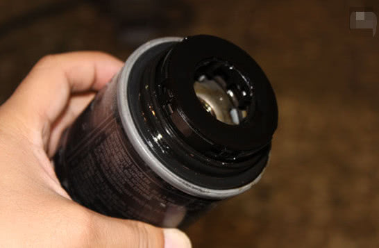 全合成机油跑1万公里是“扯淡”？内行人：到底要省钱还是害车？