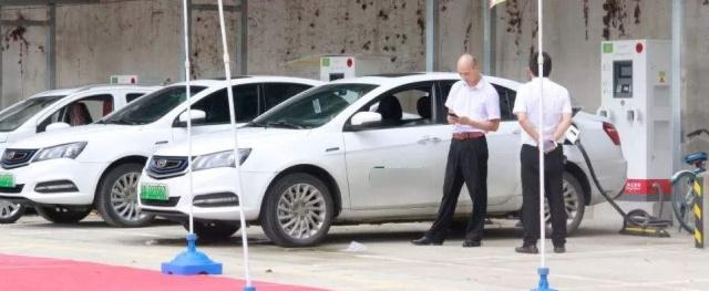 第一批买新能源的人怎样了？车主：没钱修卖不掉，给自己买了个爹