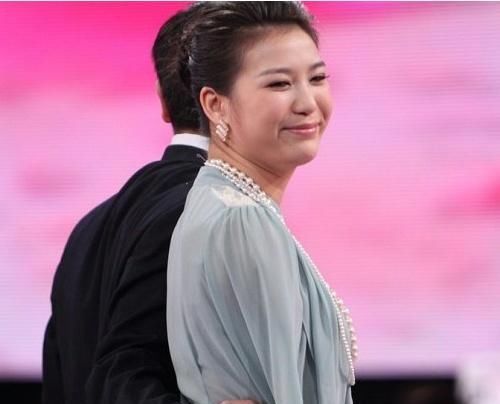 非诚勿扰23岁无臂女孩相亲，小伙坚持牵手，如今现状让人唏嘘！