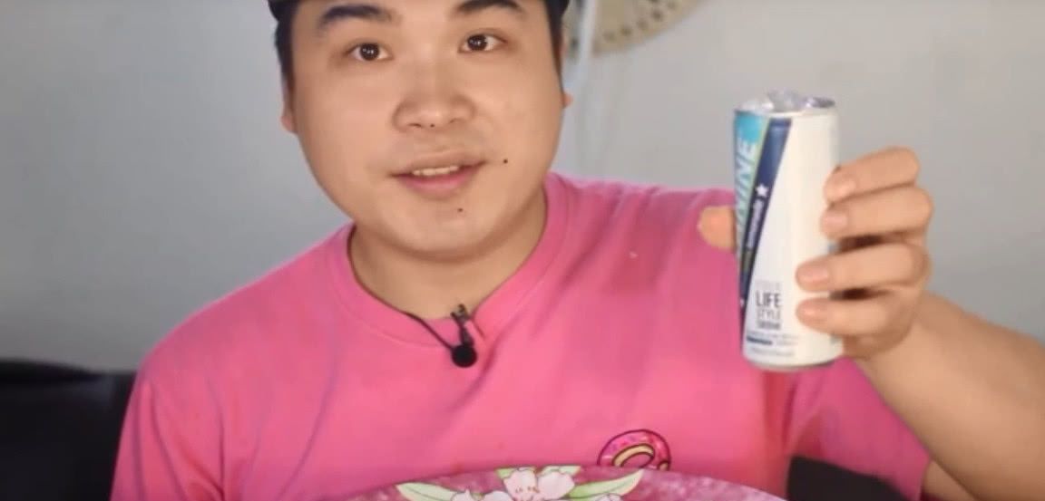 韩国小哥居然这么吃火龙果,大胃王果然与众不