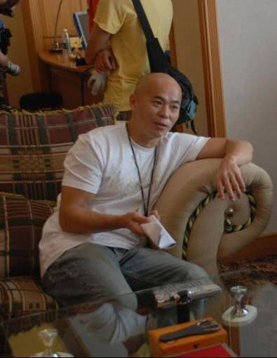 他是李连杰替身，却当众掌掴数耳光，与徐克结缘成就《狮王争霸》