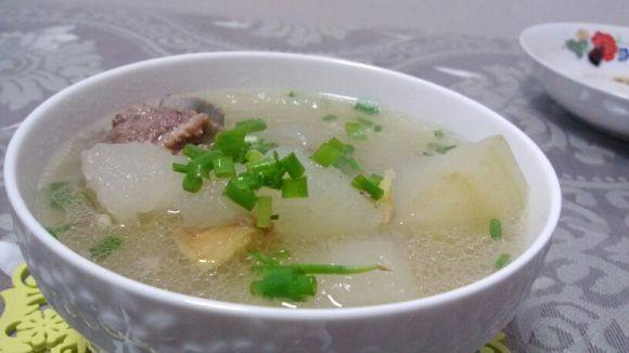 排骨冬瓜汤怎么做才不会油油的?