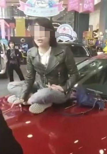 这话戳心!西安奔驰事件女研究生:让我几十年的