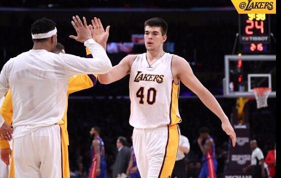 哪个国家现役NBA人均数最多?美国不是第一,波