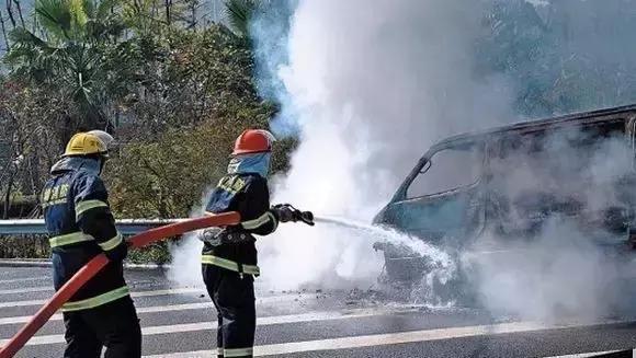 这样给轮胎浇水降温,有可能会造成轮胎爆炸