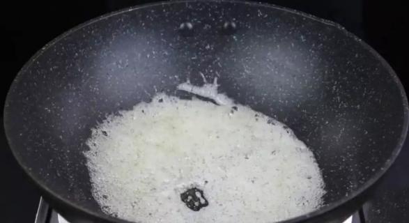 教你自制花生小零食,做法特别简单,家里孩子抢着吃