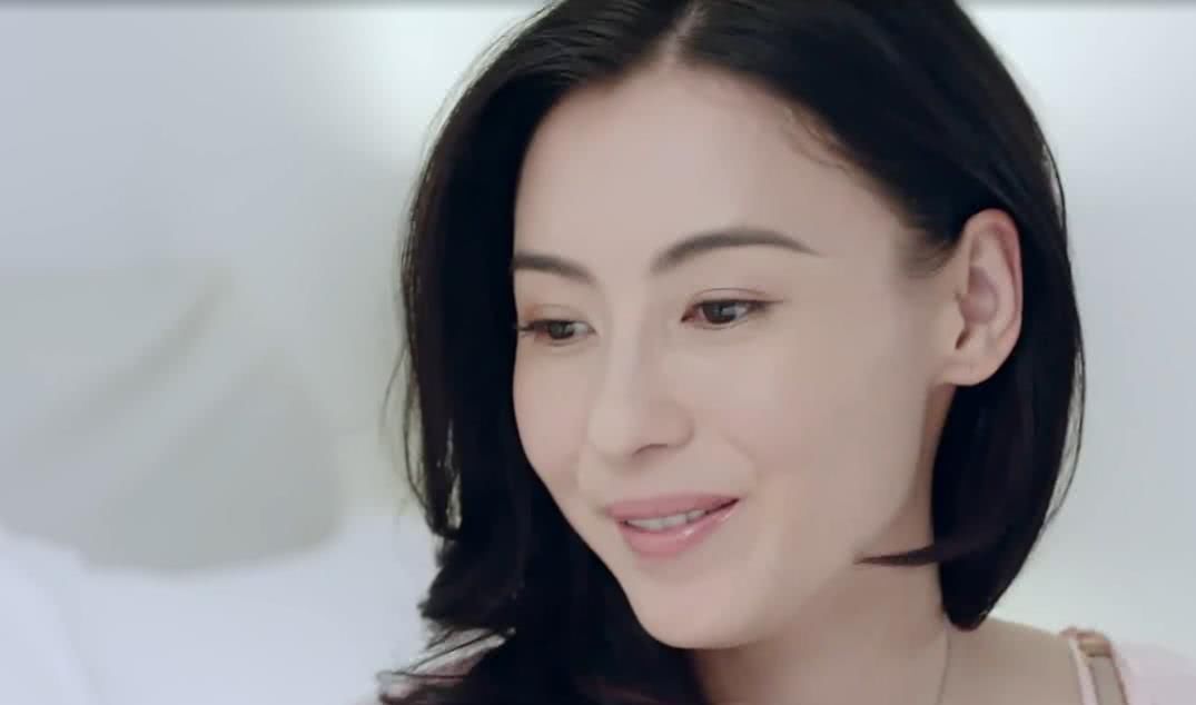 谢霆锋被问张柏芝生三胎一事,只说3个字,一个细微举动暴露近况