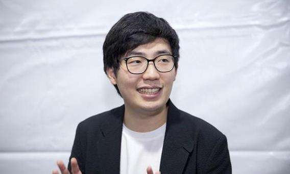 LOL: RNG爆冷被石锤买外围? 草莓说出电竞圈