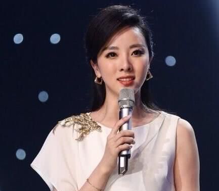 同是央视的著名女主持人,李思思和董卿有哪些