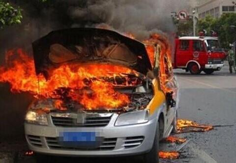 车上的那些落叶，到底会对车造成什么样的危害？