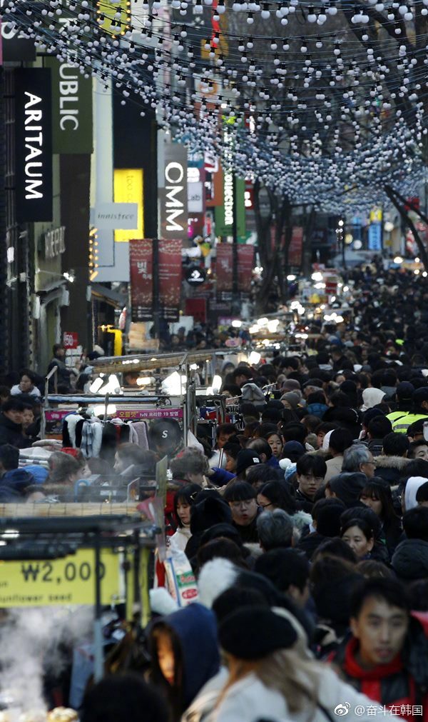 昨天平安夜的首爾明洞