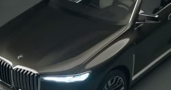 视频：宝马X7一出场_买路虎揽胜的直接后悔了