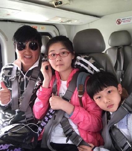 孙楠与三个孩子的合照曝光：基因太强大，大女儿就是个“小孙楠”
