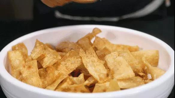 馄饨皮不止能包馄饨,教你新做法,小零食解决啦!