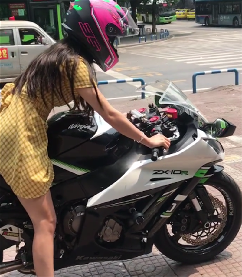 24万川崎ZX-10R现四川,3秒破百外号“大牛”,但女车主