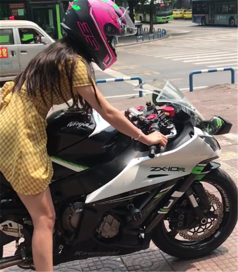 24万川崎ZX-10R现四川，3秒破百外号“大牛”，但女车主