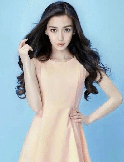 杨颖微博粉丝冲破上亿关卡，成为娱乐圈中第四位粉丝上亿的女星