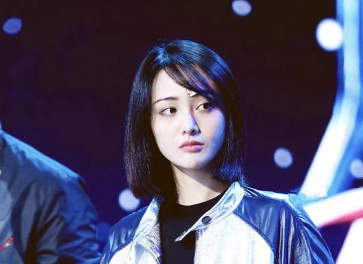 化妆、灯光、后期都藏不住的吴谨言式痘痘,应