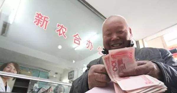 专家劝农民今年新农合220元赶紧交,交这么多已