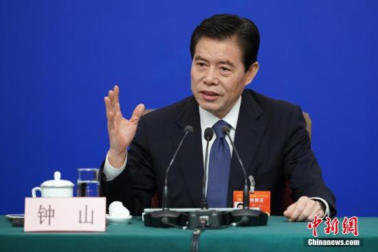 图为钟山回答记者提问。<a target='_blank' href='http://www.chinanews.com/'>中新社</a>记者 崔楠 摄 图为钟山回答记者提问。中新社记者 崔楠 摄
