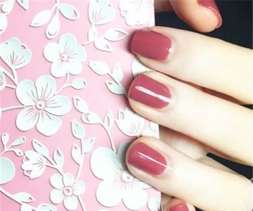 最适合秋冬的美甲色,除了豆沙红枣红,浆红色才