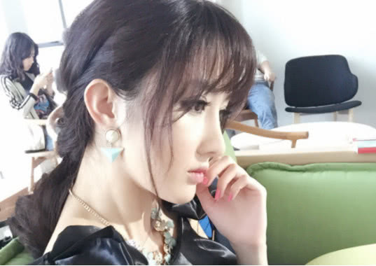 从清纯到性感,她曾凭借《丑女》走红,如今成为