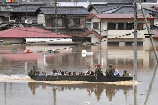日本罕见暴雨已至少造成85人死亡 58人下落不明
